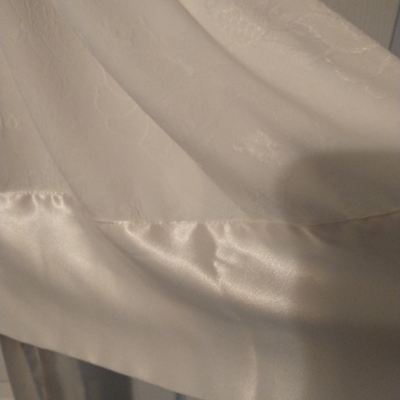 Victoria Secret Satin Short Floral Robe - Picture 5 of 13